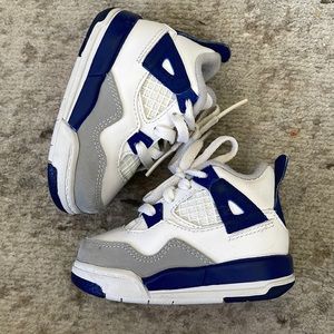 Little kids baby Jordan 4 retro GT sneakers navy and white size 3C.
